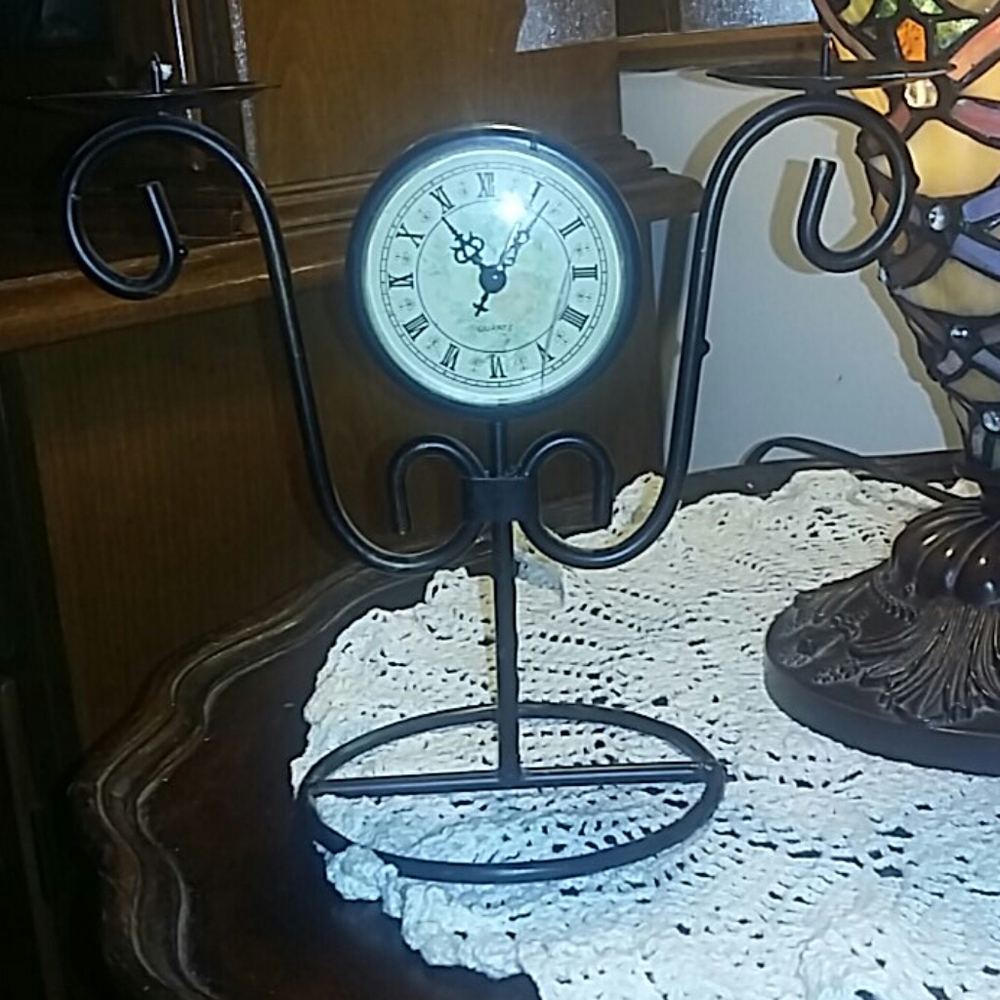 Clock candle holder